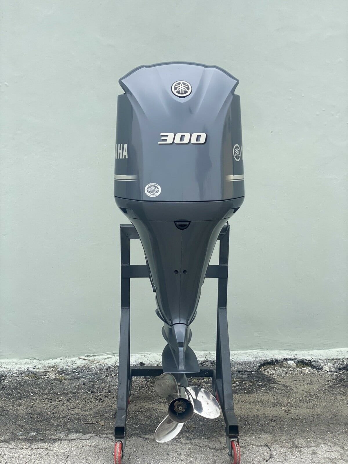 2018 Yamaha 300 HP V6 EFI 4 Stroke 25" (Extra Long Shaft) Outboard Motor 1 2018 Yamaha 300 HP V6 EFI 4 Stroke 25" (Extra Long Shaft) Outboard Motor