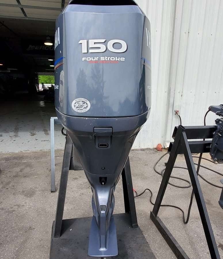 2004 Yamaha 150 HP 4-Cylinder EFI 4-Stroke 25" (X) Outboard Motor 1 2004 Yamaha 150 HP 4-Cylinder EFI 4-Stroke 25" (X) Outboard Motor