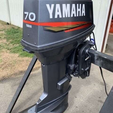 1995 Yamaha 70 HP 3 Cylinder Carbureted 2 Stroke 20" (Long Shaft) Outboard Motor 1 1995 Yamaha 70 HP 3 Cylinder Carbureted 2 Stroke 20" (Long Shaft) Outboard Motor