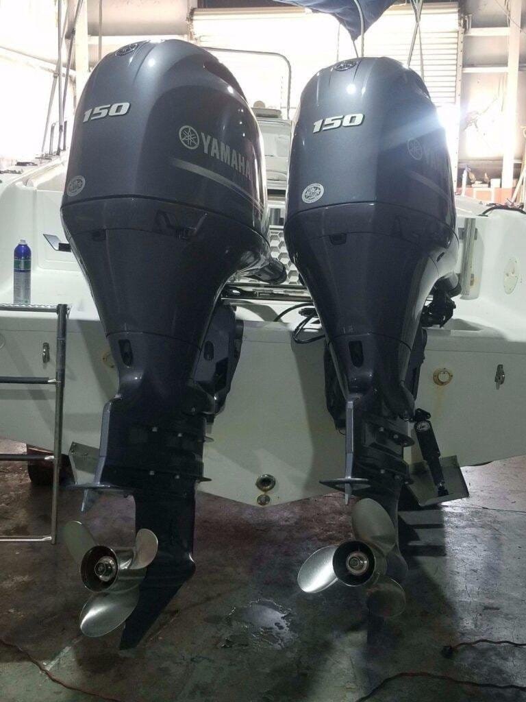 Twin 2010 Yamaha 150 HP 4 Stroke 25 inch shaft Outboard Motor 1 Twin 2010 Yamaha 150 HP 4 Stroke 25 inch shaft Outboard Motor